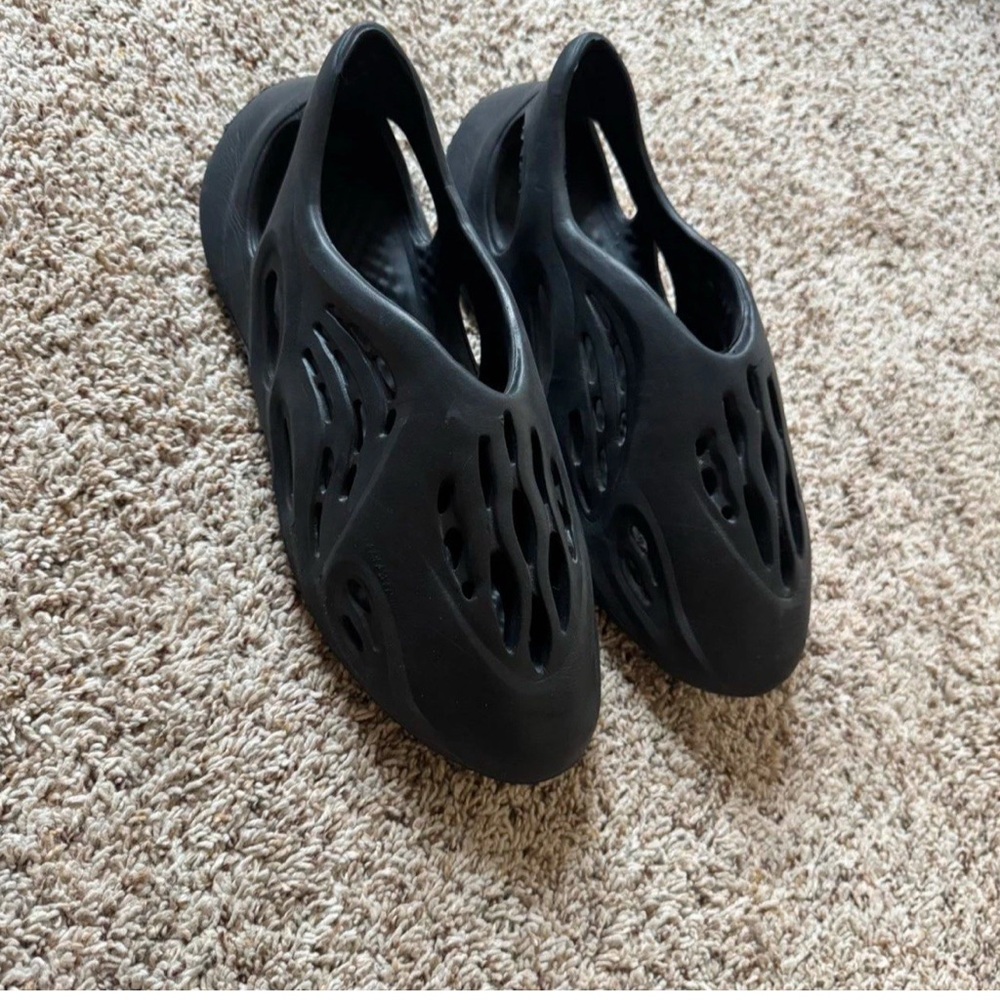 Yeezy Foam Runner Black Sneakers